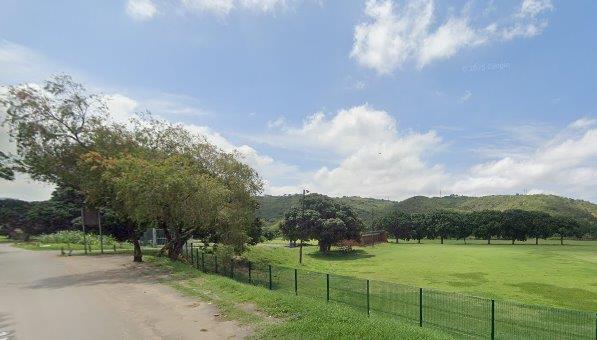 1 045 m² Land