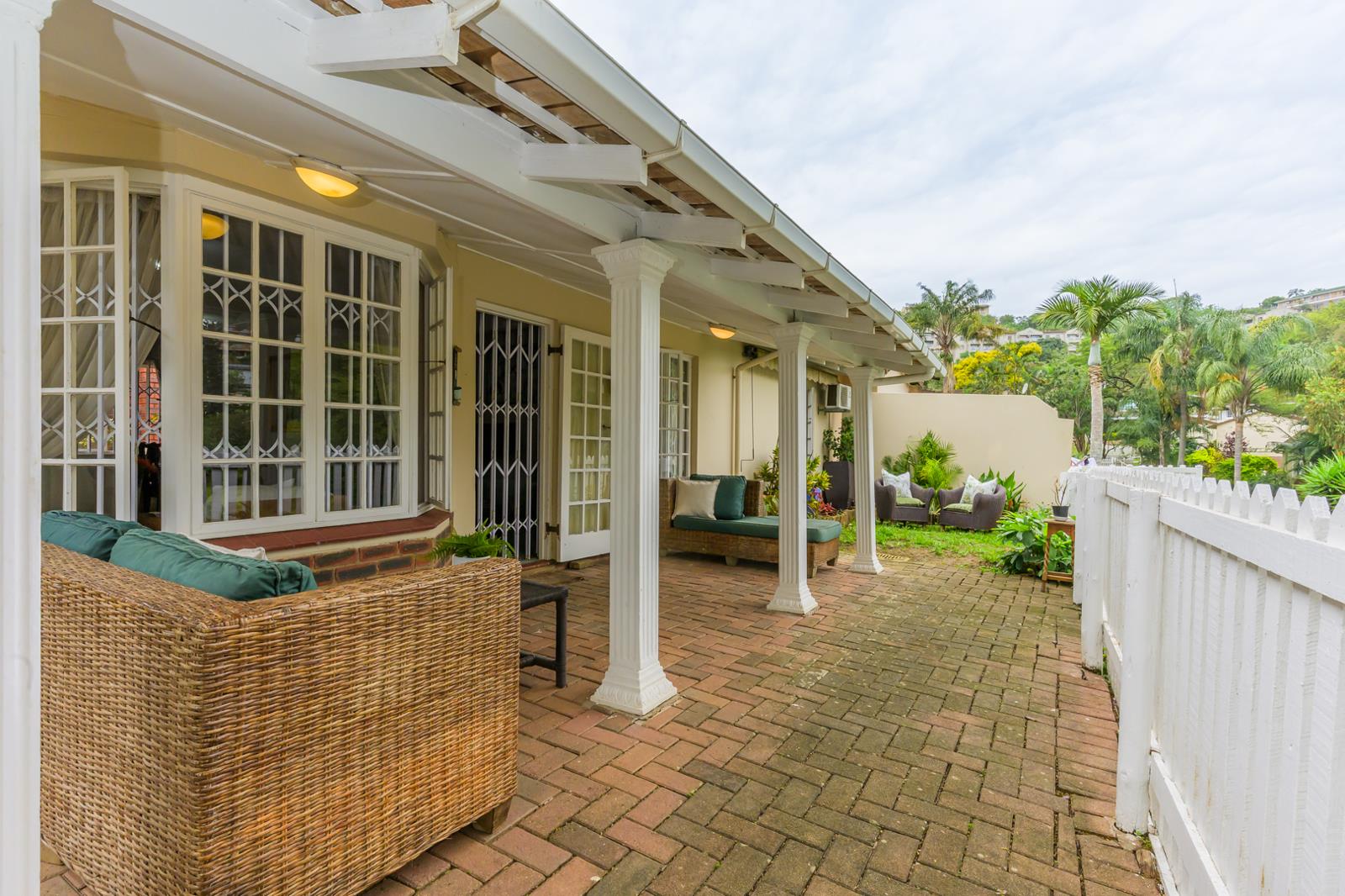 3 Bedroom Simplex for sale in Sherwood | T5273629 | Private Property