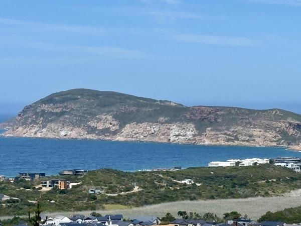 1 150 m² Land