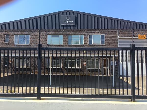 745  m² Commercial space