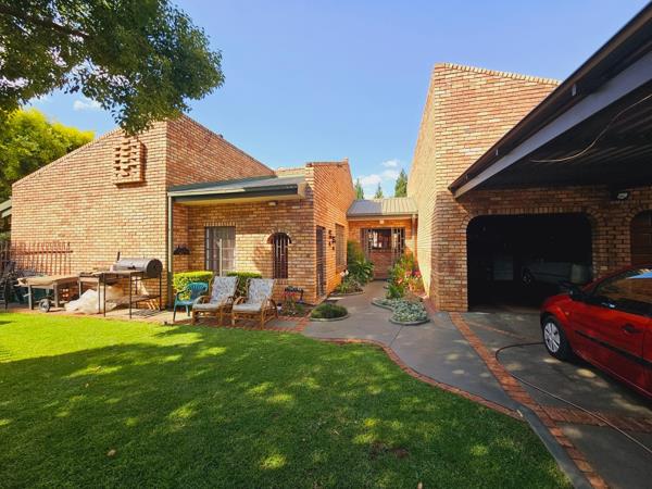 6 Bedroom House