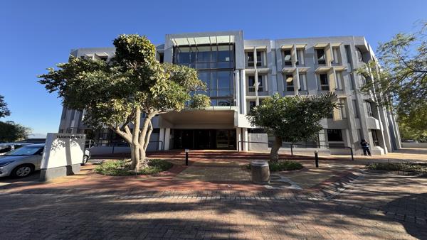 183  m² Commercial space