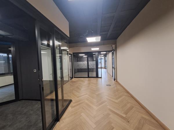 85  m² Commercial space