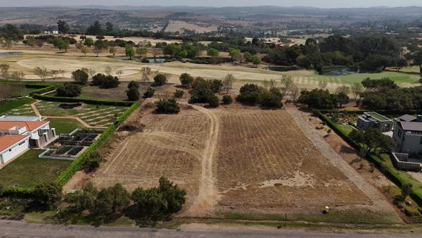2 825 m² Land
