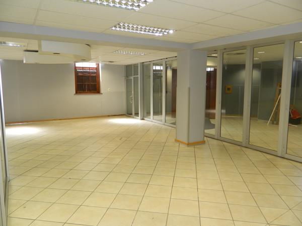 1 200  m² Commercial space