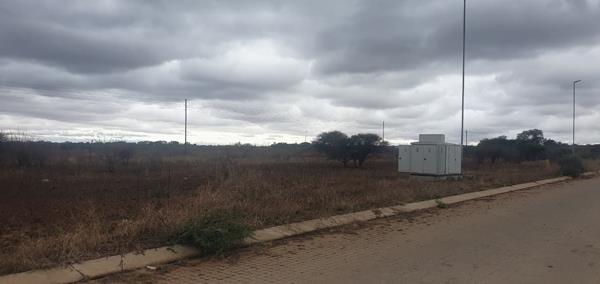 1 004 m² Land