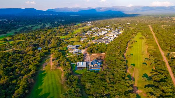 3 183 m² Land
