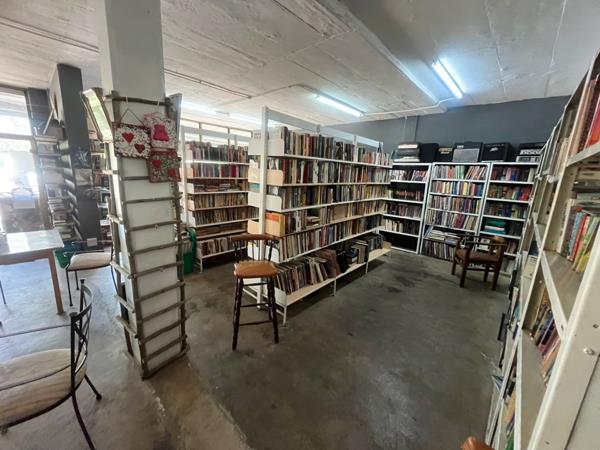 176  m² Commercial space