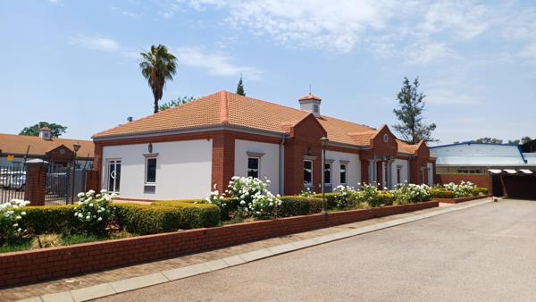 280  m² Commercial space