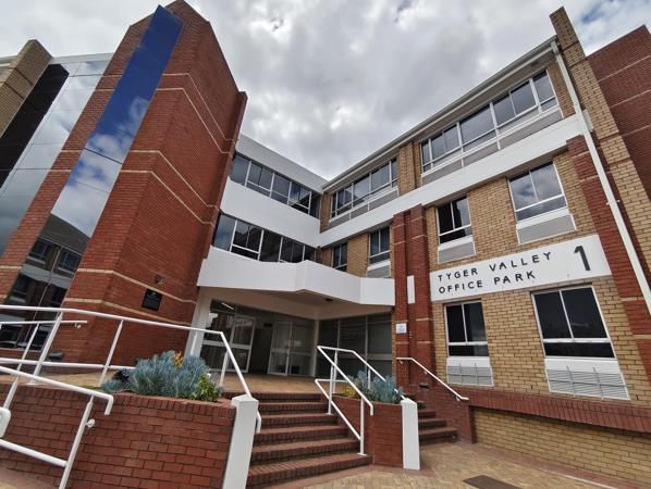 807.6  m² Commercial space