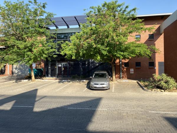 883  m² Industrial space