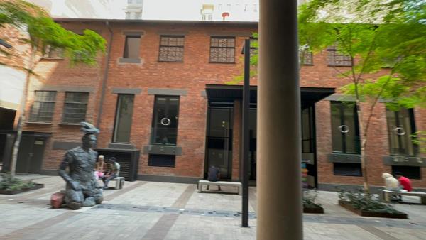 437  m² Commercial space