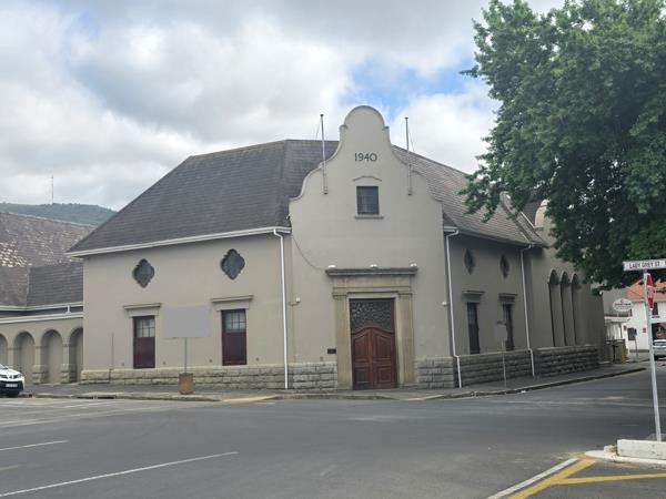 1 200  m² Commercial space