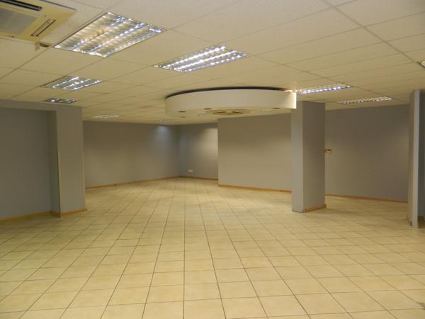 1 200  m² Commercial space