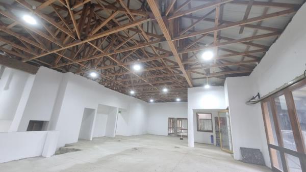 525  m² Commercial space