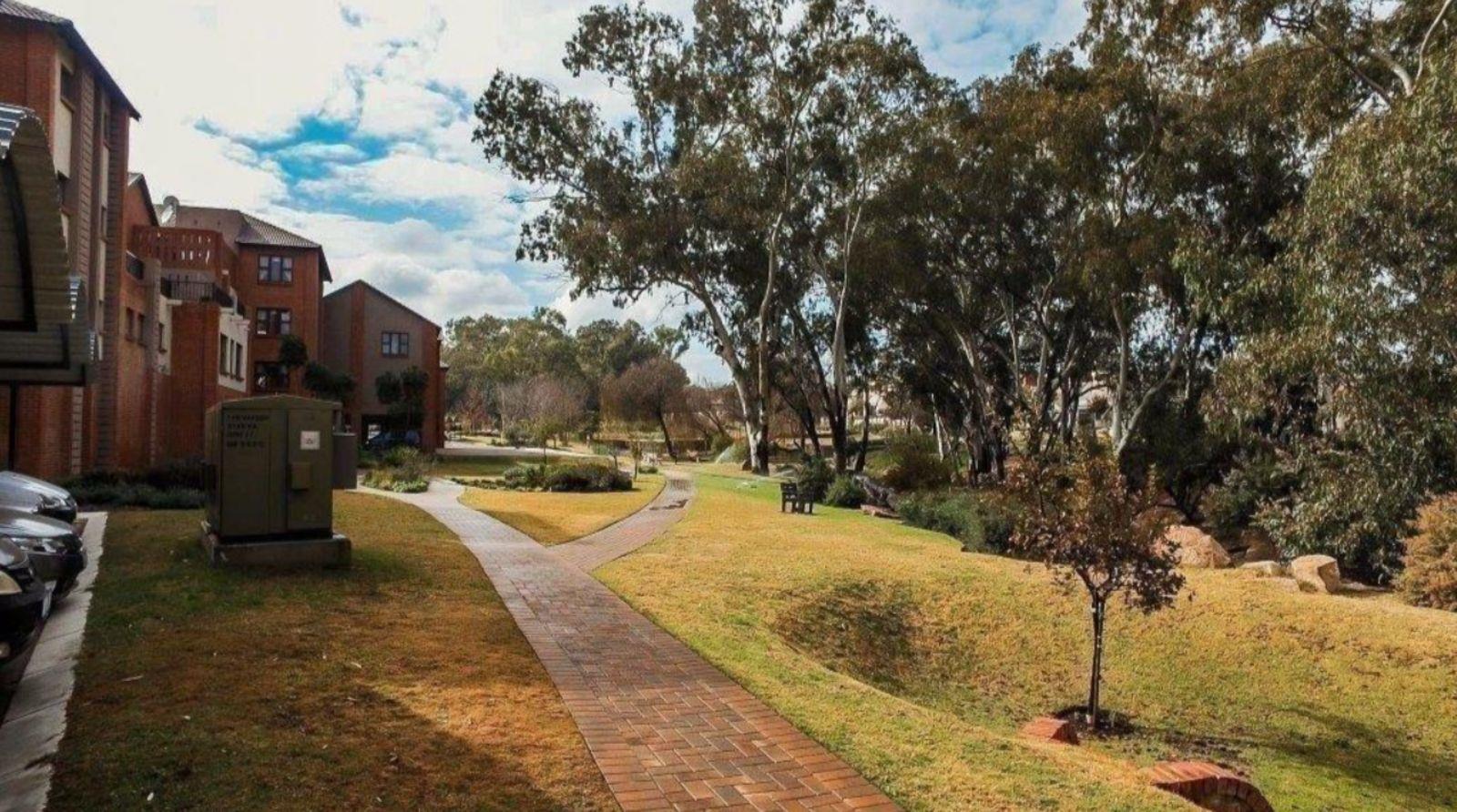 1 Bedroom Apartment in Douglasdale