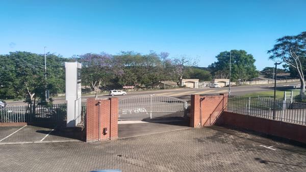 137  m² Commercial space