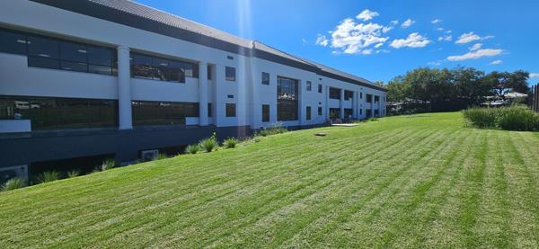 686  m² Commercial space