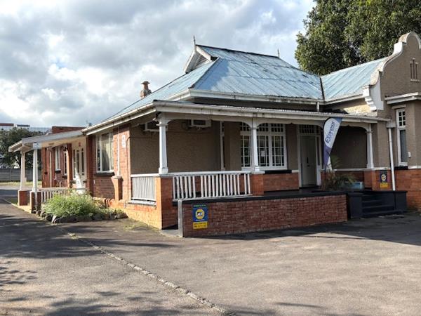 320  m² Commercial space