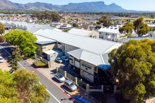 718  m² Industrial space