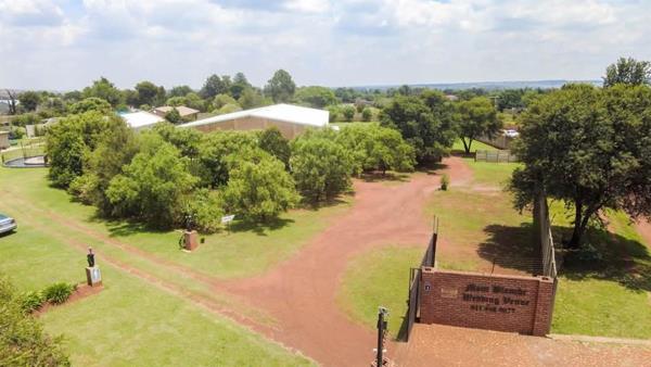 22 000  m² Commercial space