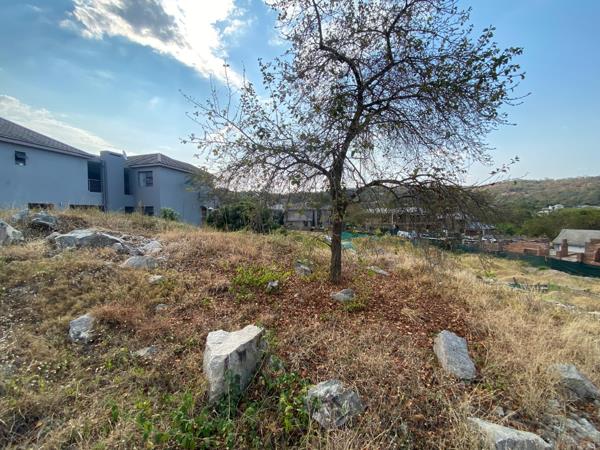 923 m² Land