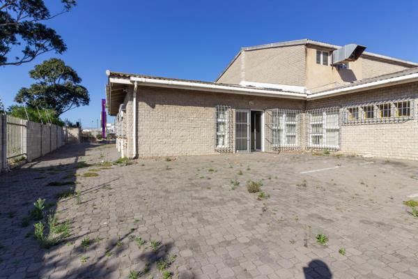 304  m² Commercial space