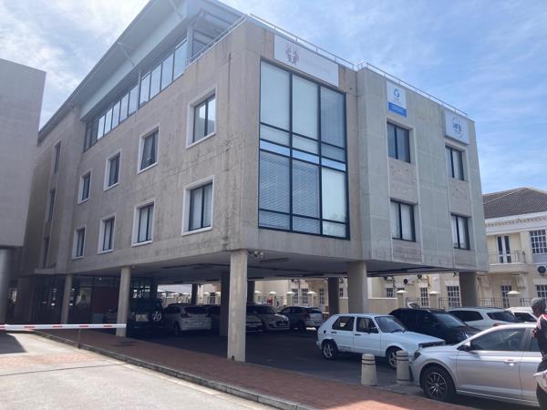 212  m² Commercial space