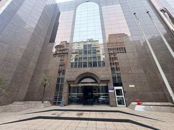 1 605  m² Commercial space