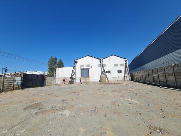 1 100  m² Industrial space