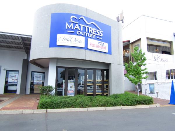 103  m² Commercial space