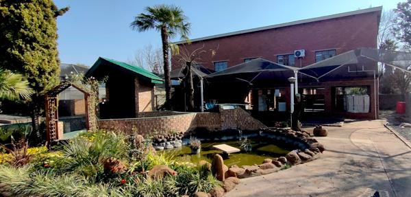 135 100  m² Commercial space