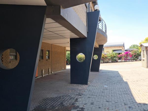 1 737  m² Industrial space