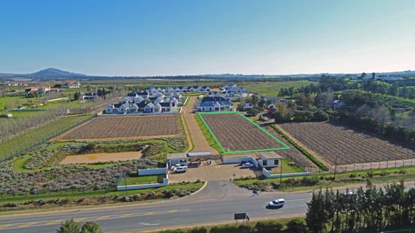 2 944 m² Land