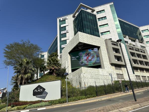 834  m² Commercial space