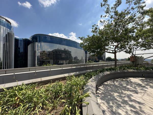 552  m² Commercial space