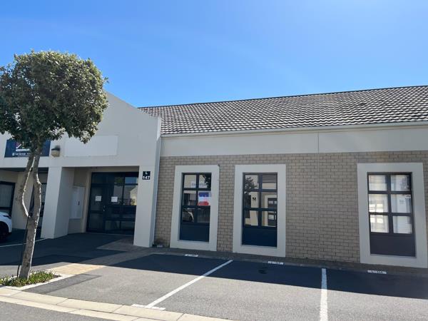 102  m² Commercial space