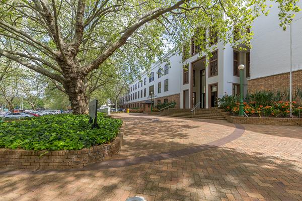 349  m² Commercial space