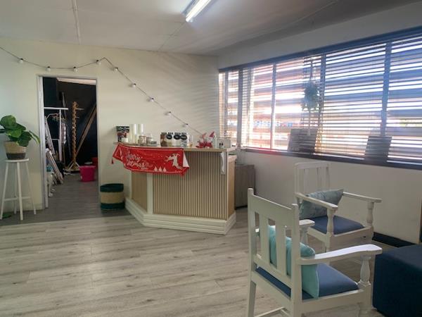 184  m² Commercial space