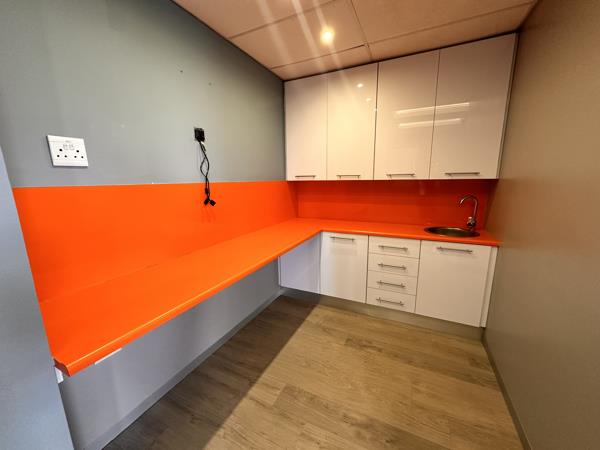 83  m² Commercial space