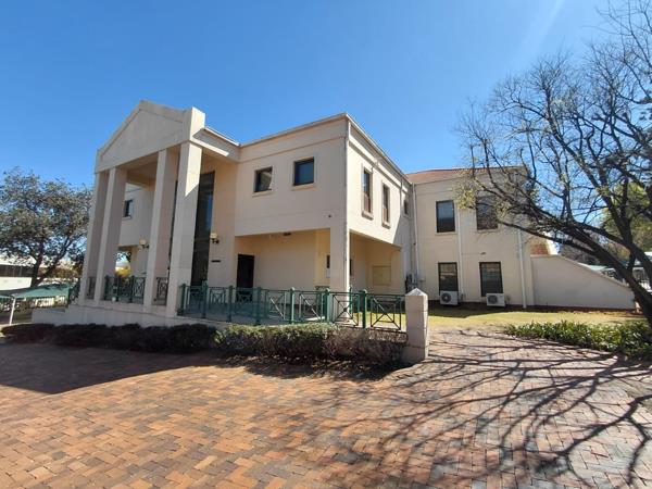 905  m² Commercial space