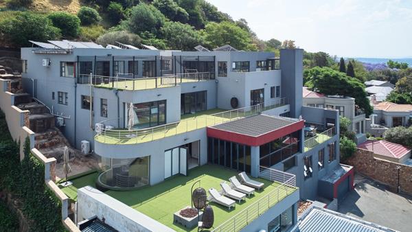 9 Bedroom House