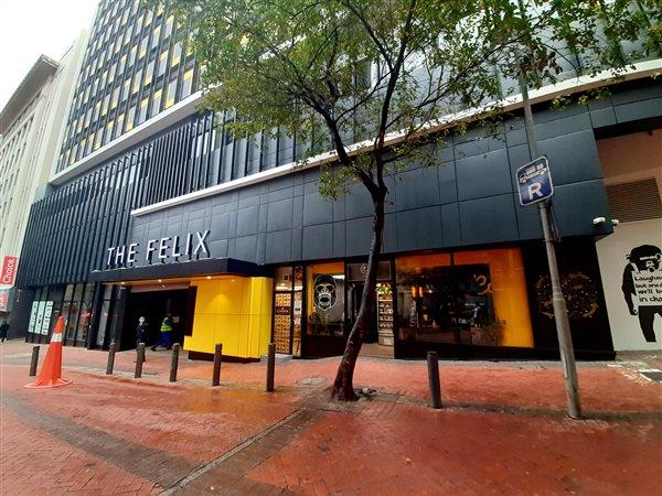 699 m² Commercial space