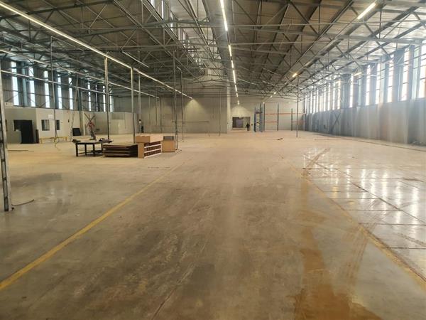 2 500  m² Commercial space