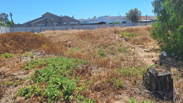 600 m² Land