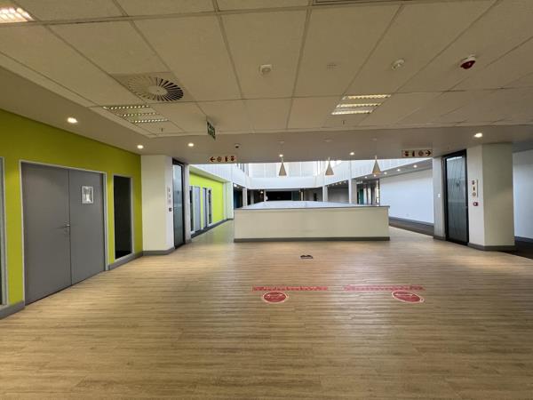 2 049.8  m² Commercial space