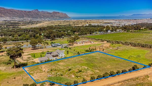7 237 m² Land