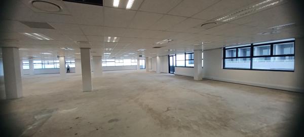 983  m² Commercial space
