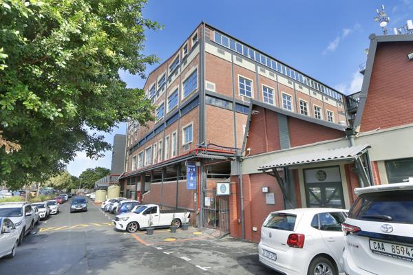 444  m² Commercial space