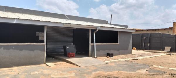 1 740  m² Commercial space